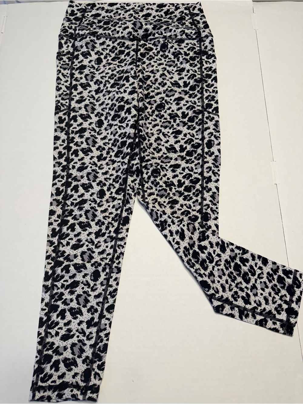 ZYIA Light and Tight Black & White Leopard Pocket Hi-Rise Leggings 8-10 ( 1043)